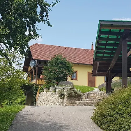 Vakantiehuis Mirt With Hottub & Sauna