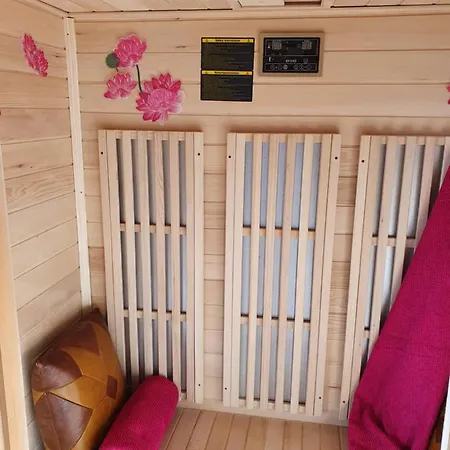 Mirt With Hottub & Sauna Vakantiehuis *